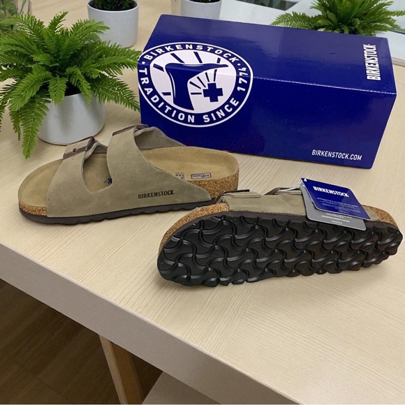 🧚🏻‍♀️Birkenstock Taupe Sandals 🧚🏻‍♀️with Cork Footbed and Adjustable Straps - Picture 1 of 6